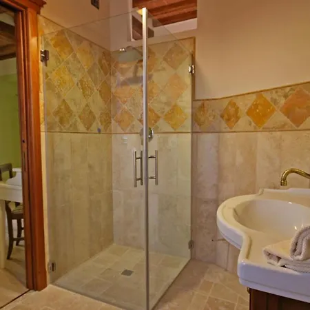 Villa Le Terre Di Nunzio 12, Emma *